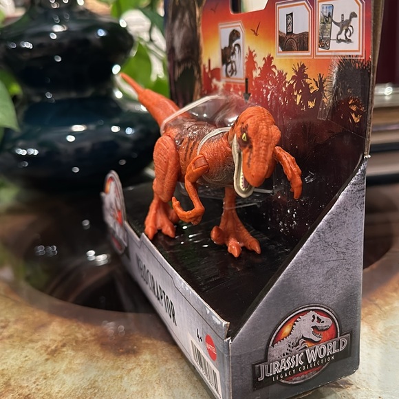 Jurassic World legacy collection Velociraptor slashing action Dinosaur Dino - Picture 6 of 9
